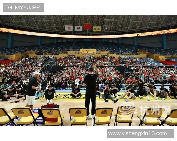 广厦与四川比赛争议引发热议球迷与专家各执己见探讨裁判判罚合理性