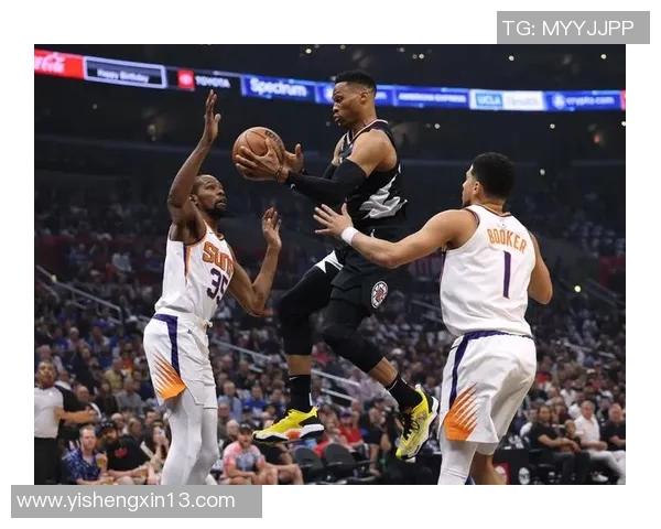 拉塞尔威斯布鲁克的篮球传奇与个人成长之路探讨 拉塞尔威斯布鲁克的篮球传奇与个人成长之路探讨